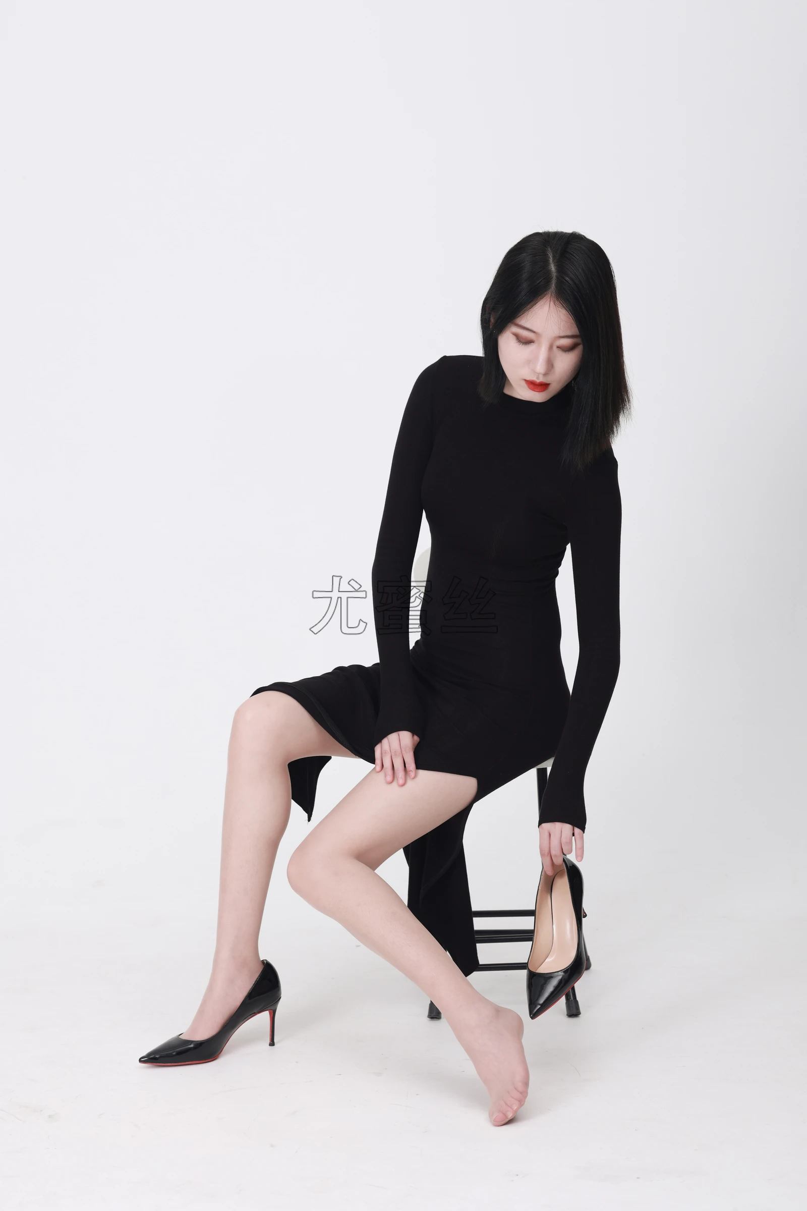 [尤蜜丝]穿搭写真-No.107-[18P-119MB]-1.webp